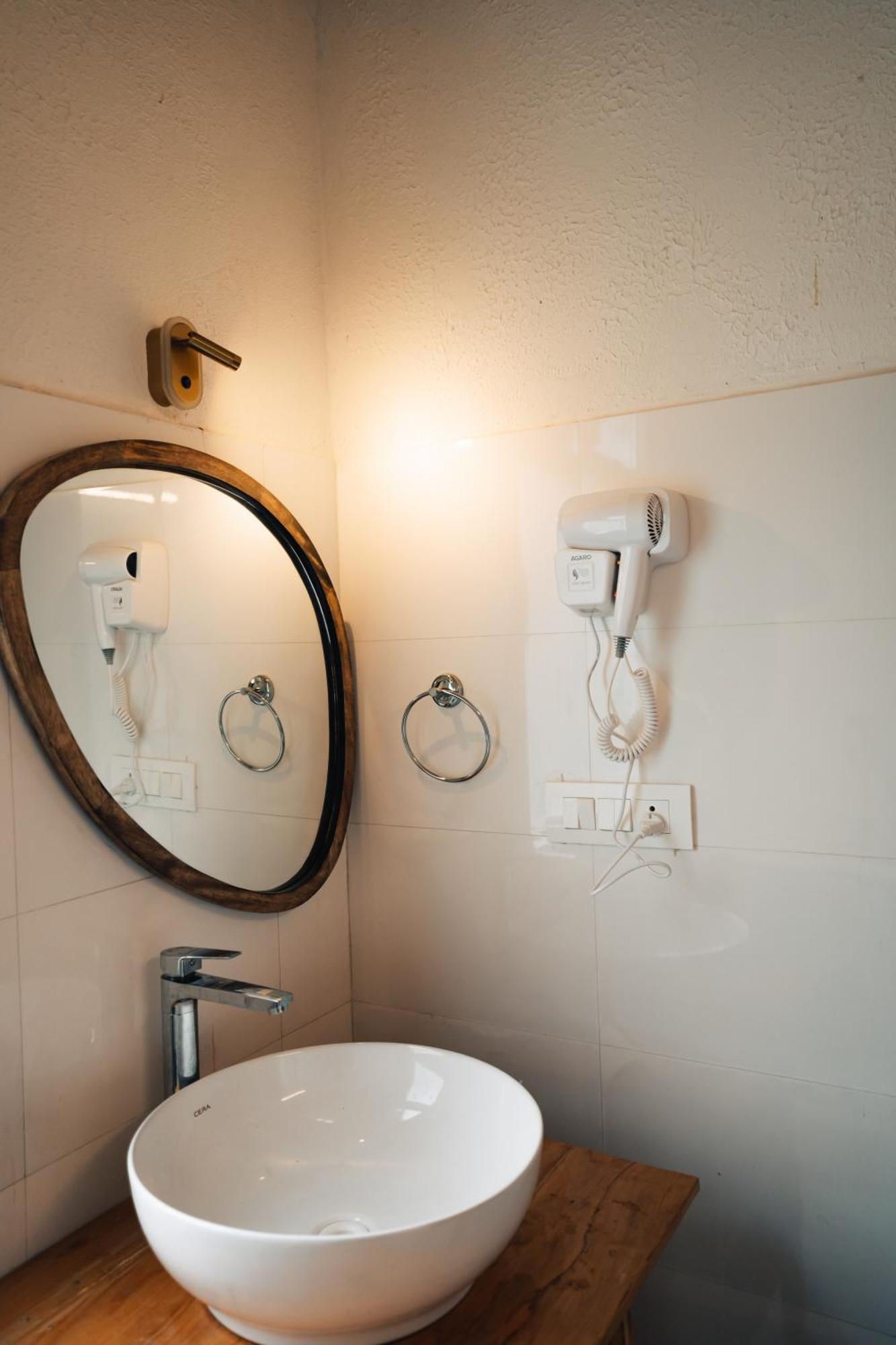 Soho House Apartment Jibhi Exterior photo